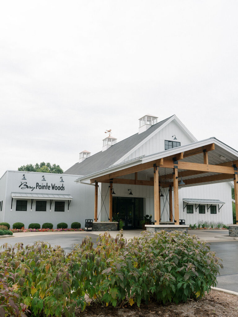 Bay Pointe Woods wedding venue.